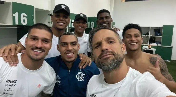 Meia postou foto com os companheiros com legenda 'provocativa' - Foto: Reprodução/Instagram.