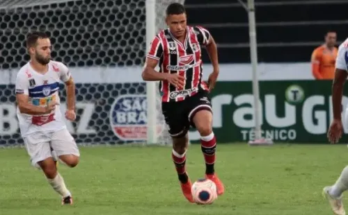 Volante é alvo do Bahia. Rafael Melo/Santa Cruz