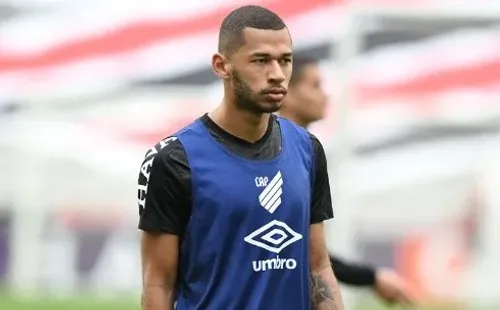 Fabinho tem 20 jogos e um gol pelo Athletico, mas deve ser emprestado pelo Guaraní-PAR (Foto: Mauricio Mano/Athletico)