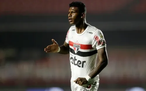 Arboleda retorna ao time titular após cumprir suspensão contra o Inter (Foto: Getty Images)