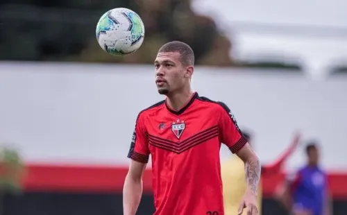 João Victor pode retornar ao Alvinegro. Foto: Heber Gomes/Atlético