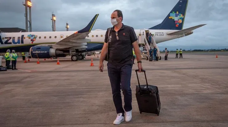 Ceni está muito pressionado no rival - Foto: Alexandre Vidal/CRF.