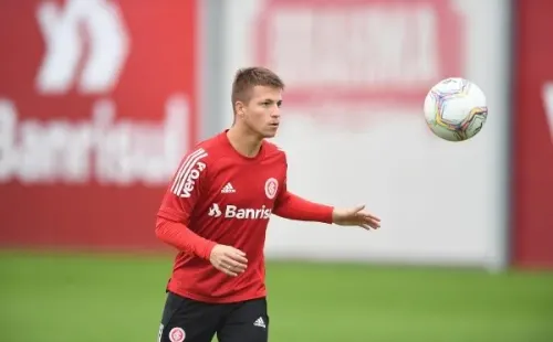 Guilherme Pato é visado no mercado. Foto: Ricardo Duarte / Internacional