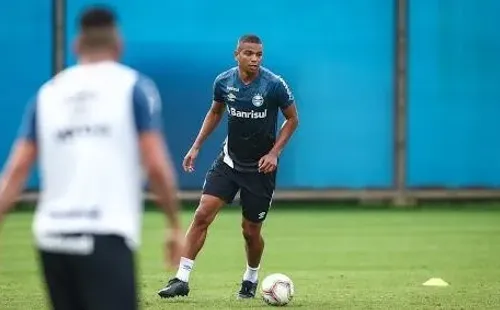 Braz deve ser titular na zaga - David Braz deve ser titular na zaga - Foto: Lucas Uebel/Grêmio.
