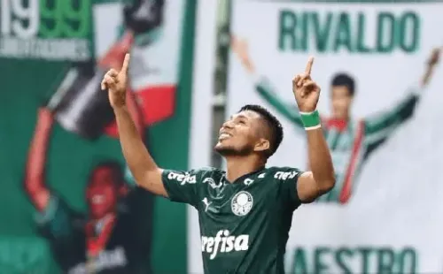 Rony, festeja gol com camisa palmeirense. (Foto: Getty Images)