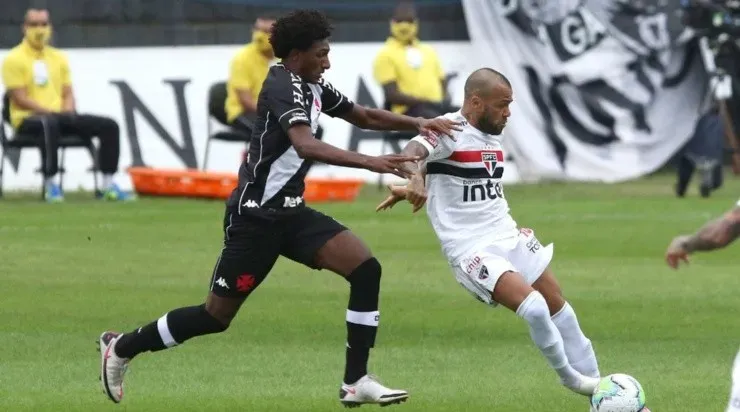 Rendimento de Dani Alves vem irritando a torcida - Foto: Rubens Chiri/SPFC.