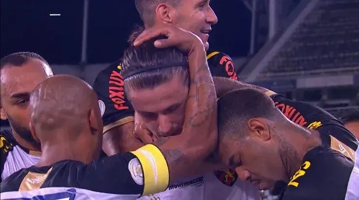 O Sport venceu o Botafogo por 1 a 0 e subiu para o 14º lugar. Foto: Divulgação