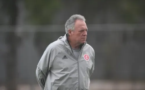 Abel tem contrato até o fim do mês, mas possível título deve dar muita discussão na direção do Inter (Foto: Ricardo Duarte/Internacional)