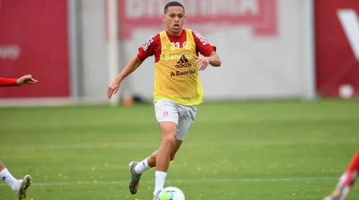 Marcos Guilherme: em alta com Abel Braga por questões táticas (Foto: Ricardo Duarte/Inter/Divulgação)