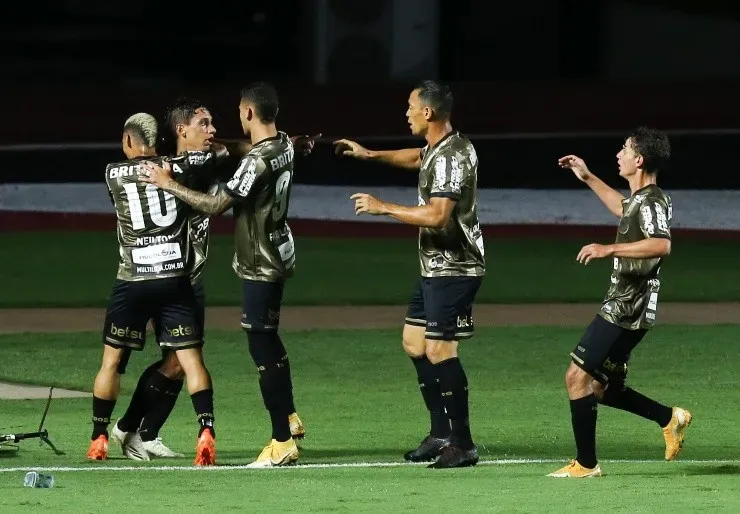 Coritiba festeja gol contra o São Paulo no Morumbi. (Foto: Getty Images)