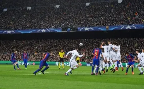 Barcelona x PSG em jogo da Champions League. Foto: Getty Images