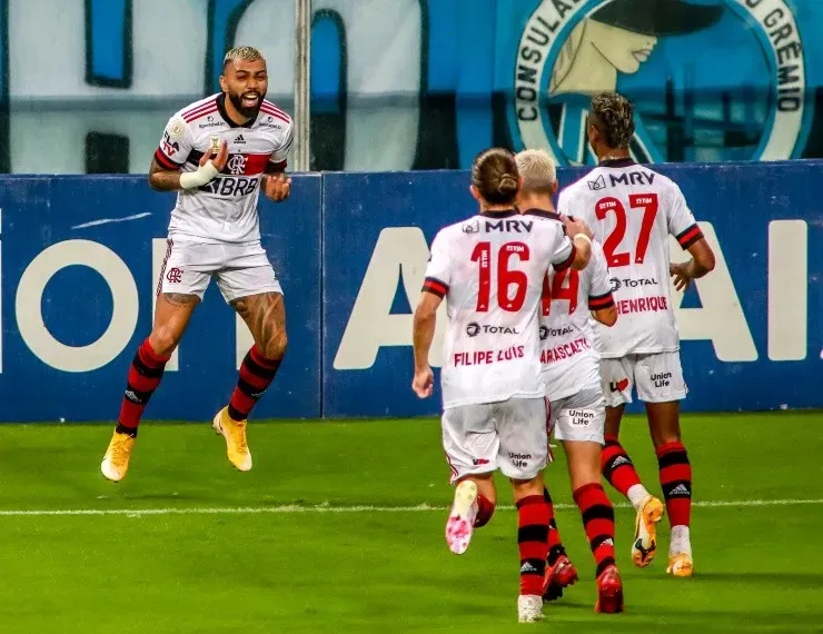 Flamengo é o segundo colocado e se vencer o Inter, fica muito perto do título. (Foto: Silvio Avila/Getty Images)