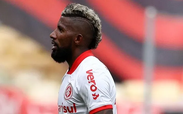Expulsão de Rodinei causou polêmica entre Inter, CBF e Flamengo (Foto: Buda Mendes/Getty Images Brasil)