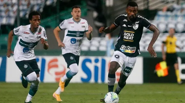Kalou em campo: em 27 jogos, marfinense marcou um gol (Foto: Vitor Silva/Flickr Oficial do Botafogo/Divulgação)