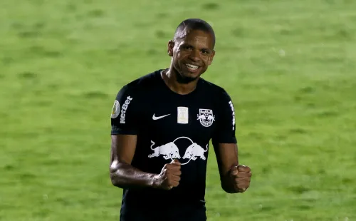 Edimar comemorando gol pelo RB Bragantino. (Foto: Getty Images)