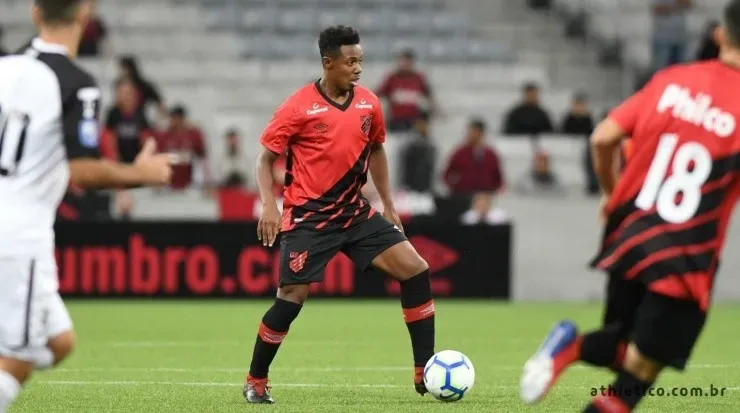 Wellington deve atuar novamente no Rio de Janeiro - Foto: Divulgação/Site Oficial do Athletico.