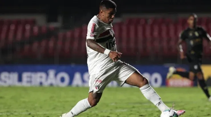 Galeano: bem avaliado internamente (Foto: Rubens Chiri / saopaulofc.net / Divulgação)