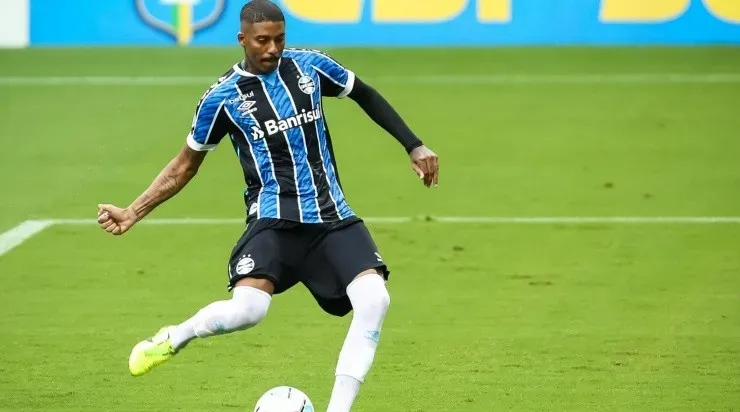 Jean Pyerre: dúvida para domingo (Foto: Pedro H. Tesch/AGIF)