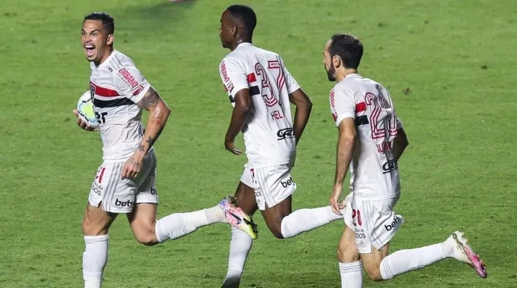 Time do São Paulo comemora gol (Foto: Getty Images)
