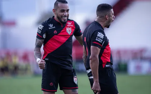 Natanael é uma opção de Lisca para a LE no América-MG em 2021 (Foto: Heber Gomes/AGIF)