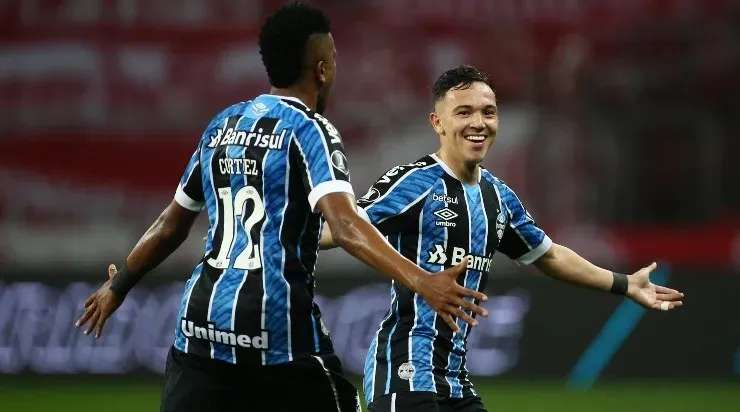 Jogadores do Grêmio comemoram gol (Foto: Getty Images)