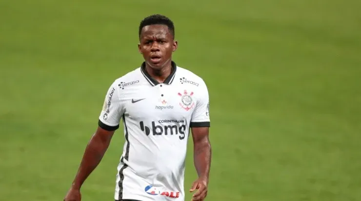 Cazares: renovação encaminhada (Foto: Marcello Zambrana/AGIF)