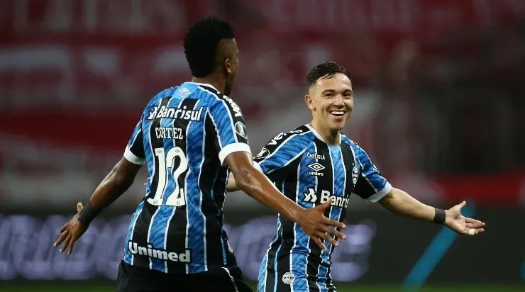 Jogadores do Grêmio comemoram gol pela Libertadores (Foto: Getty Images)