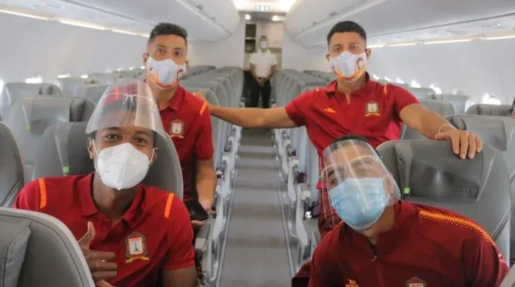 Time peruano chega ao Brasil para enfrentar o Grêmio (Foto: Reprodução/Twitter/Ayacucho FC)