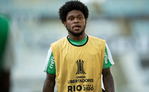 Alvo do Grêmio, Luiz Adriano tem passado marcado no rival Internacional (Foto: Jorge Rodrigues/AGIF)