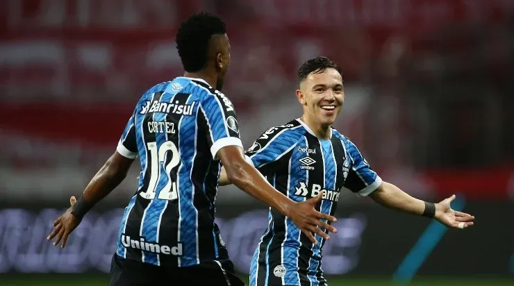 Jogadores do Grêmio comemora gol pela Libertadores (Foto: Getty Images)