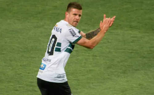 Galdezani terá seus salários divididos entre Bahia e Coritiba em 2021 (Foto: Robson Mafra/AGIF)