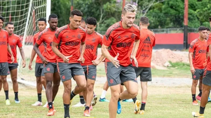 Jogadores do Flamengo treinam no Ninho do Urubu (Foto: Reprodução/Twitter/Flamengo)