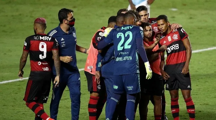 Jogadores do Flamengo reunidos (Foto: Getty Images)