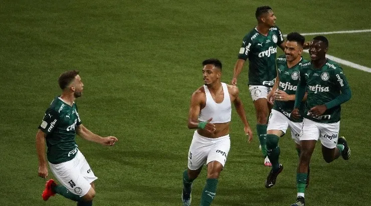 Jogadores do Palmeiras comemoram gol diante do Grêmio (Foto: Getty Images)