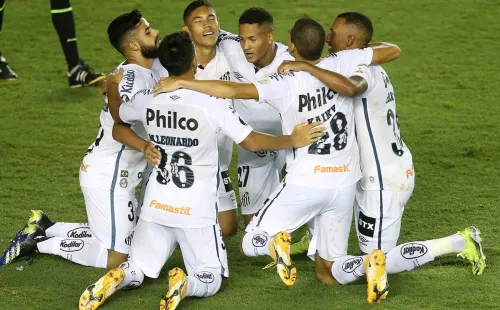 Jogadores do Santos comemoram gol pela Libertadores. Foto: Getty Images