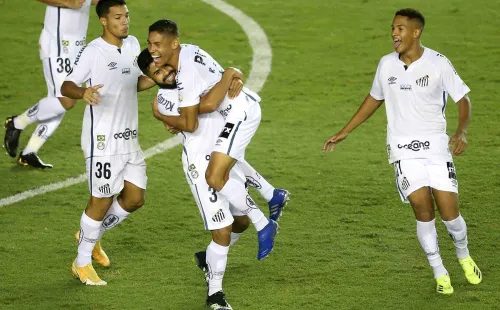 Comemoração de gol do Santos contra o Deportivo Lara. Foto: Getty Images