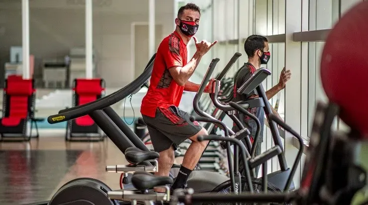 Thiago Maia segue se recuperando no Ninho do Urubu. Foto: Marcelo Cortes