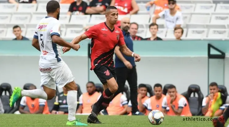 Nicolas: voltará a vestir a camisa do Furacão (Foto: Miguel Locatelli/Site Oficial do Athletico/Divulgação)