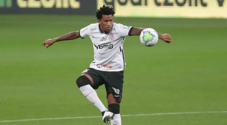 Zagueiro tem moral no Timão - Foto: Marcello Zambrana/AGIF.