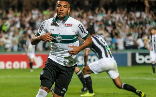 Igor Jesus deixou o Coritiba em 2020 rumo ao mundo árabe (Foto: Gabriel Machado/AGIF)
