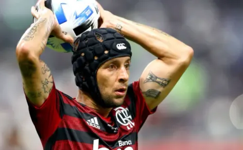 Rafinha em campo pelo Flamengo na Libertadores. (Foto: Getty Images)