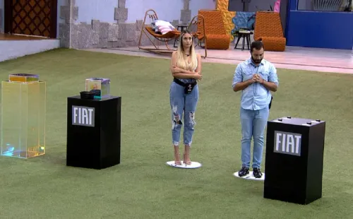 Sarah e Gilberto decidiram em dinâmica quem seria o líder da semana (Foto: Reprodução/Globoplay)