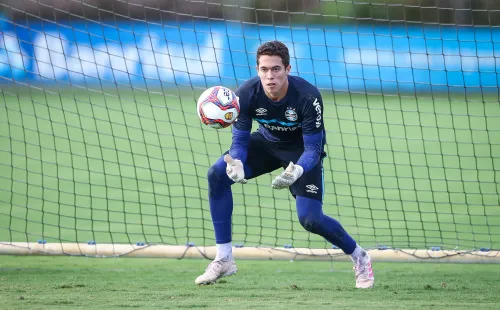 Brenno parece ter ganhado a confiança no Grêmio e renovação deve acontecer (FOTO: LUCAS UEBEL/GREMIO FBPA)