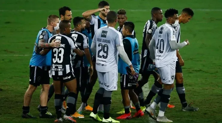 Jogadores do Botafogo comemoram gol (Foto: Getty Images)