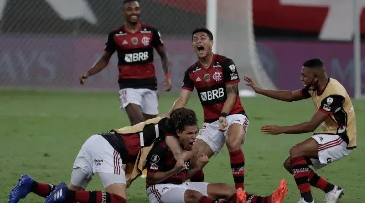 Jogadores do Flamengo comemoram gol (Foto: Getty Images)