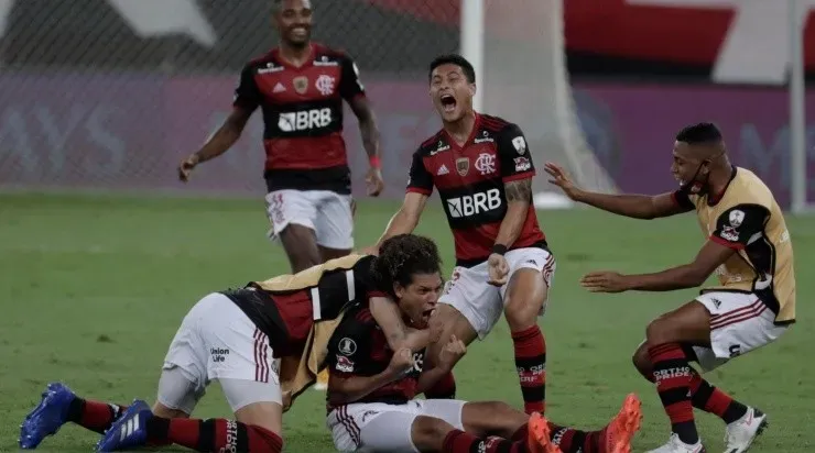 Jogadores do Flamengo comemoram gol (Foto: Getty Images)