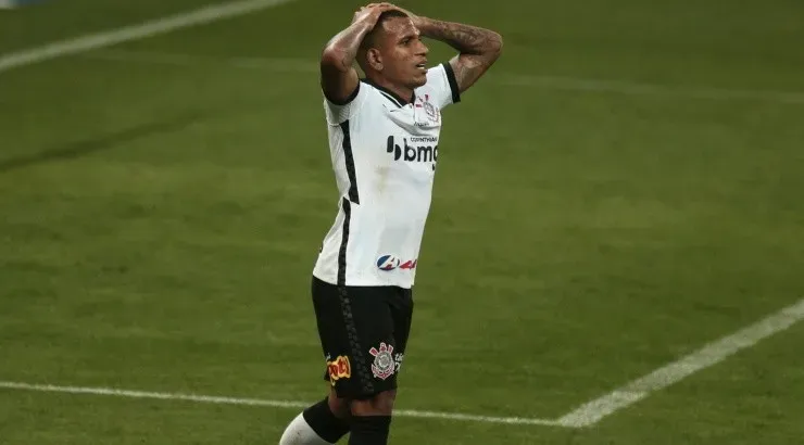 Rendimento do jogador vem sendo questionado pela Fiel - Foto: Ettore Chiereguini/AGIF.