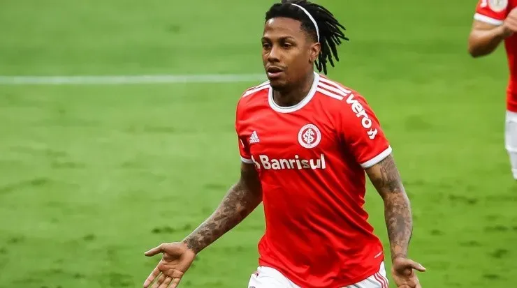 Abel Hernández: pode deixar o Colorado (Foto: Pedro H. Tesch/AGIF)