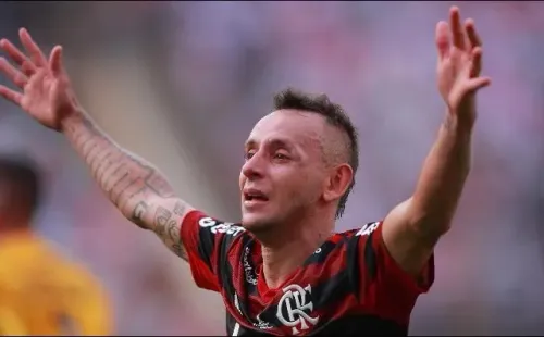 Rafinha em campo pelo Flamengo. (Foto: Getty Images)