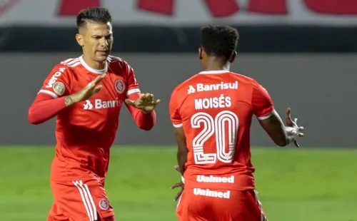 Víctor Cuesta, do Internacional, em comemoração. Foto: Getty Images